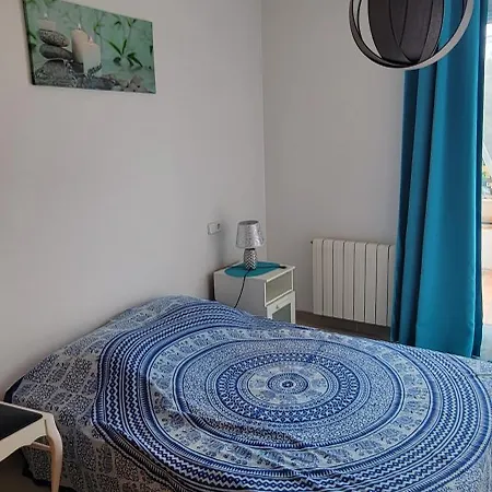 Szálloda Superbe Vue Mer Et Piscine 4*